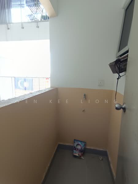 Service Residence for Sale at The Wharf Residence - YEN KEE LIONG - Balcony - PropertyGuru.com.my