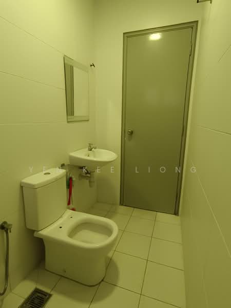 Service Residence for Sale at The Wharf Residence - YEN KEE LIONG - Bathroom - PropertyGuru.com.my