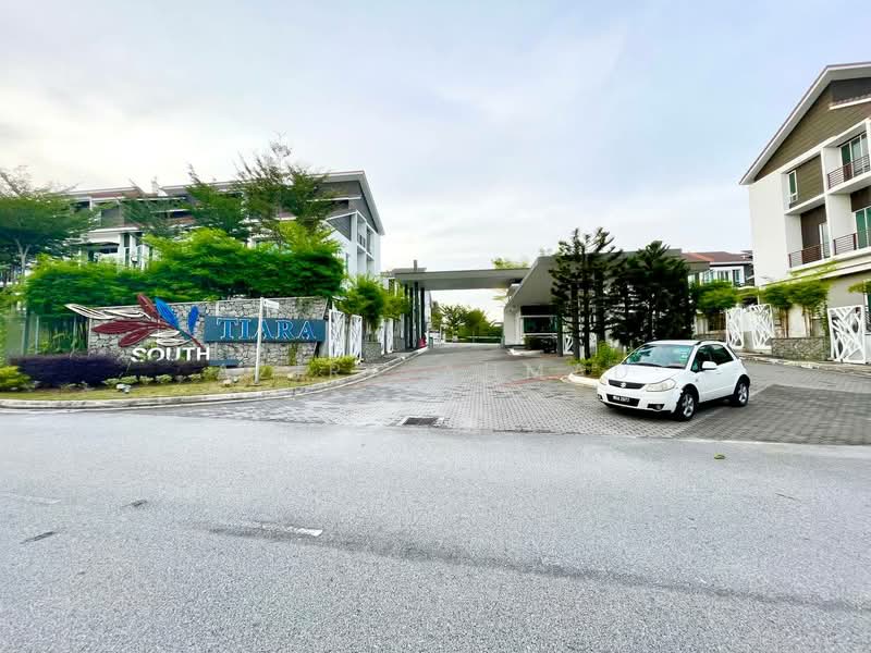 Rumah Teres 3 Tingkat untuk Dijual di Bandar Rinching (Semenyih) - Azira Ahmad - Exterior - PropertyGuru.com.my