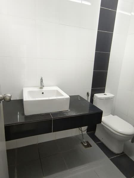 Condominium for Sale at The Wharf Residence - YEN KEE LIONG - Bathroom - PropertyGuru.com.my