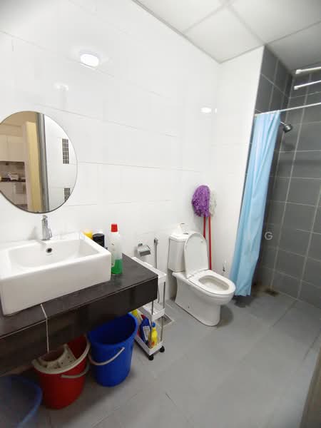 Service Residence for Sale at The Wharf Residence - YEN KEE LIONG - Bathroom - PropertyGuru.com.my