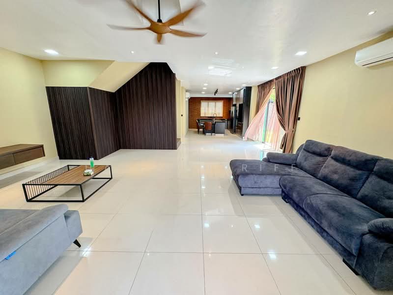 Rumah Teres 2.5 Tingkat untuk Dijual di Seksyen 16 (Shah Alam) - Hafiz Shariff - Living Room - PropertyGuru.com.my