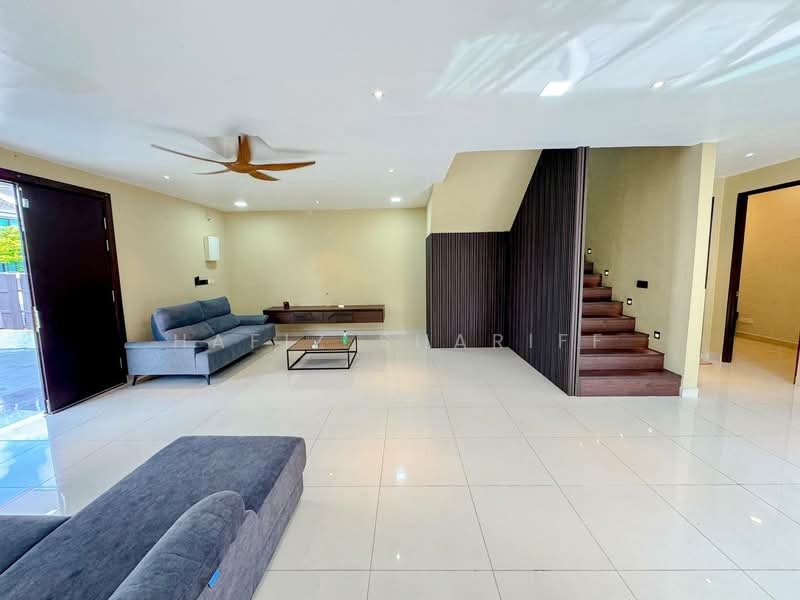 Rumah Teres 2.5 Tingkat untuk Dijual di Seksyen 16 (Shah Alam) - Hafiz Shariff - Living Room - PropertyGuru.com.my