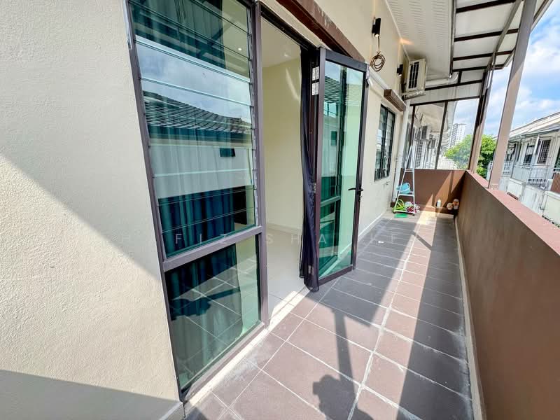 Rumah Teres 2.5 Tingkat untuk Dijual di Seksyen 16 (Shah Alam) - Hafiz Shariff - Balcony - PropertyGuru.com.my