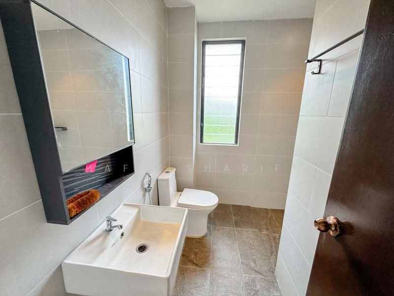Rumah Teres 2.5 Tingkat untuk Dijual di Seksyen 16 (Shah Alam) - Hafiz Shariff - Bathroom - PropertyGuru.com.my