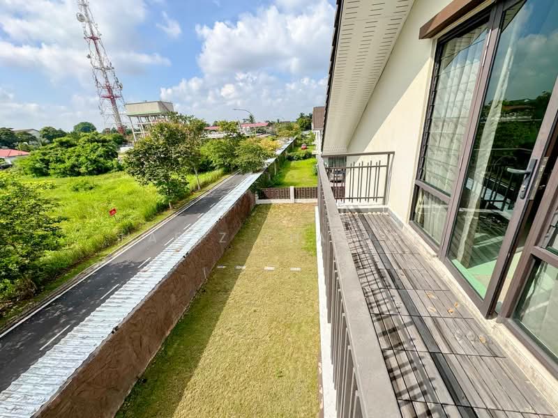 Rumah Teres 2.5 Tingkat untuk Dijual di Seksyen 16 (Shah Alam) - Hafiz Shariff - Balcony - PropertyGuru.com.my