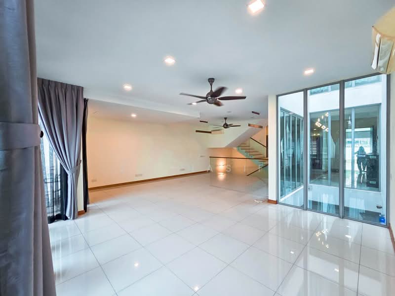 3-storey Terraced House for Sale in Cyberjaya (Selangor) - Zul Hasif - Living Room - PropertyGuru.com.my