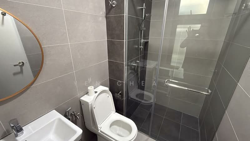 Servis Apartment untuk Disewa di Sunway Belfield - Yen Cheah - Bathroom - PropertyGuru.com.my