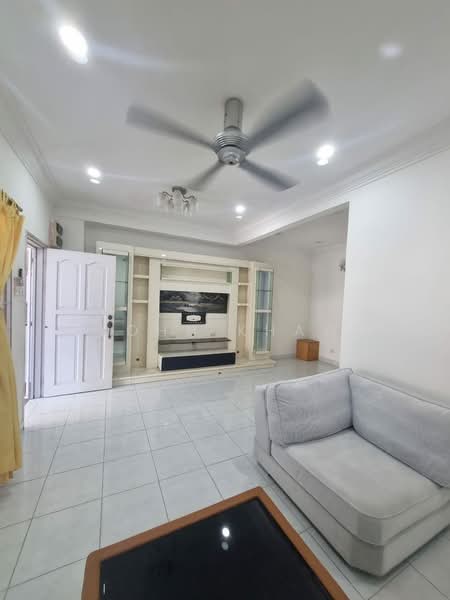 Rumah Teres 2 Tingkat untuk Disewa di Taman Putra Prima (Puchong) - John Khaw - Living Room - PropertyGuru.com.my