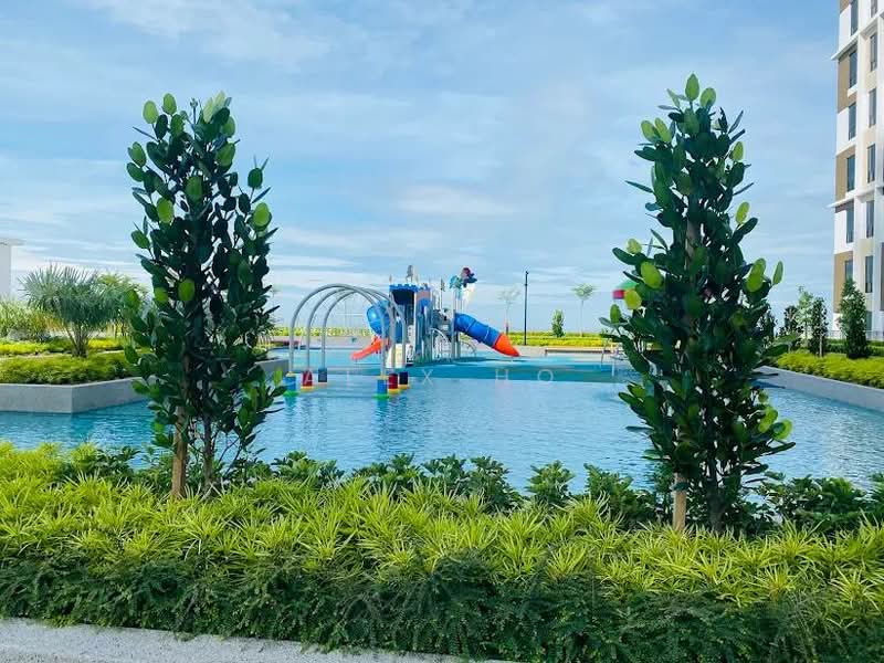Servis Apartment untuk Dijual di Vivo Executive Apartment - Alex Ho - Pool - PropertyGuru.com.my