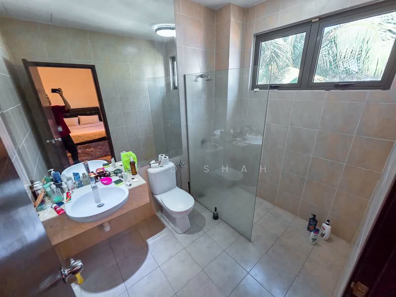 Bungalow for Sale in Bandar Seri Putra (Bangi) - Syed Shah - Bathroom - PropertyGuru.com.my