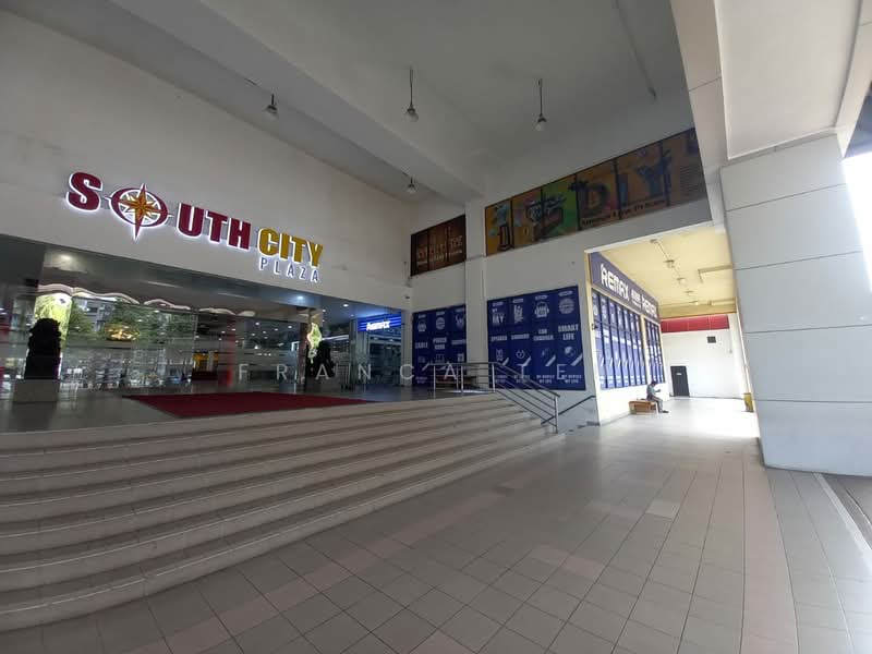 Shop for Rent in Seri Kembangan (Selangor) - Franca Teh - Entrance - PropertyGuru.com.my