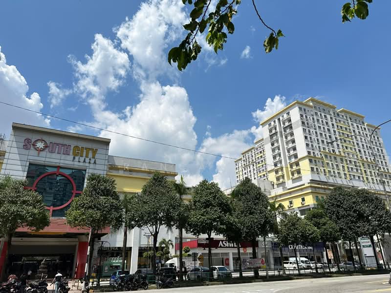 Shop for Rent in Seri Kembangan (Selangor) - Franca Teh - Exterior - PropertyGuru.com.my