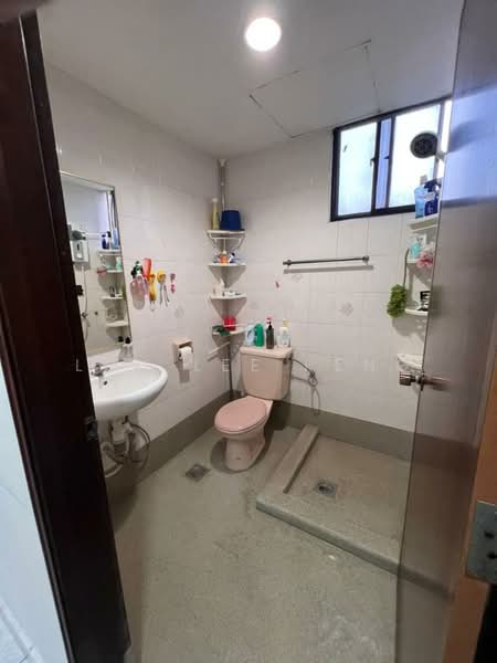 Apartment for Sale at Mewah View Luxurious Apartments - Loh Lee Peng - Bathroom - PropertyGuru.com.my