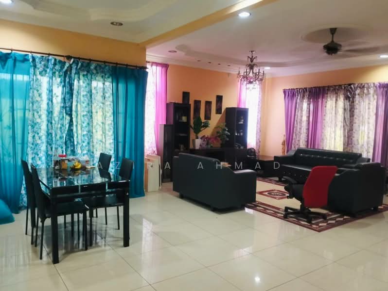 Rumah Berkembar untuk Dijual di Taman Kajang Impian (Kajang) - Azira Ahmad - Living Room - PropertyGuru.com.my
