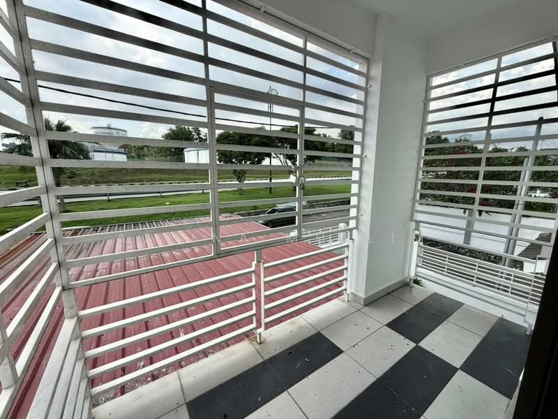 Rumah Teres 2 Tingkat untuk Dijual di Taman Bukit Dahlia (Pasir Gudang) - Azlina Muslim - Balcony - PropertyGuru.com.my