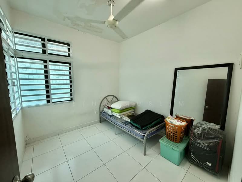 Rumah Teres 2 Tingkat untuk Dijual di Taman Bukit Dahlia (Pasir Gudang) - Azlina Muslim - Bedroom - PropertyGuru.com.my