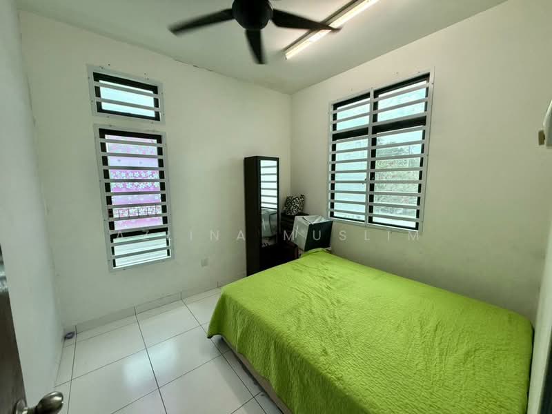 Rumah Teres 2 Tingkat untuk Dijual di Taman Bukit Dahlia (Pasir Gudang) - Azlina Muslim - Bedroom - PropertyGuru.com.my