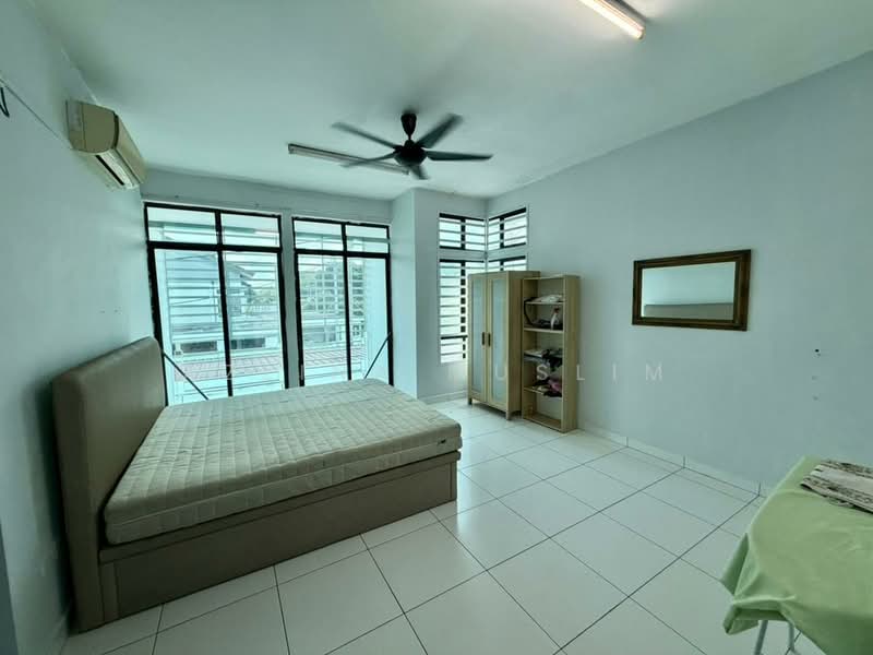 Rumah Teres 2 Tingkat untuk Dijual di Taman Bukit Dahlia (Pasir Gudang) - Azlina Muslim - Bedroom - PropertyGuru.com.my