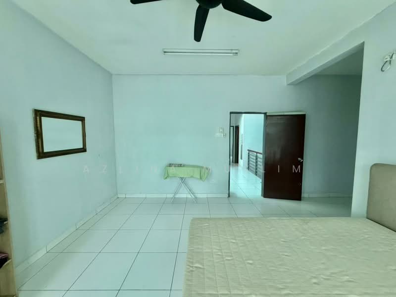 Rumah Teres 2 Tingkat untuk Dijual di Taman Bukit Dahlia (Pasir Gudang) - Azlina Muslim - Bedroom - PropertyGuru.com.my