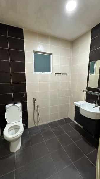 Kondominium untuk Disewa di Loyal Garden Residences - Jeff Tan - Bathroom - PropertyGuru.com.my