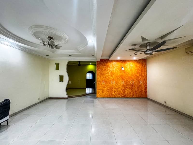 2-storey Terraced House for Sale in Teluk Pulai (Klang) - Izzat Zamros - Living Room - PropertyGuru.com.my