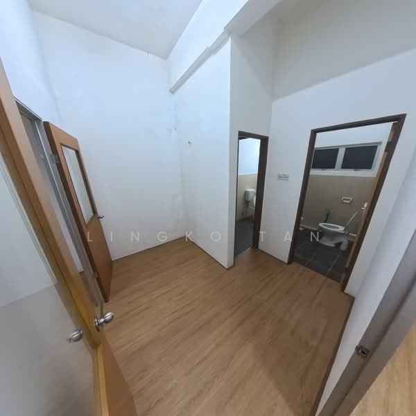 Shop / Office for Rent in Manjung (Perak) - Lingko Tan - Bathroom - PropertyGuru.com.my