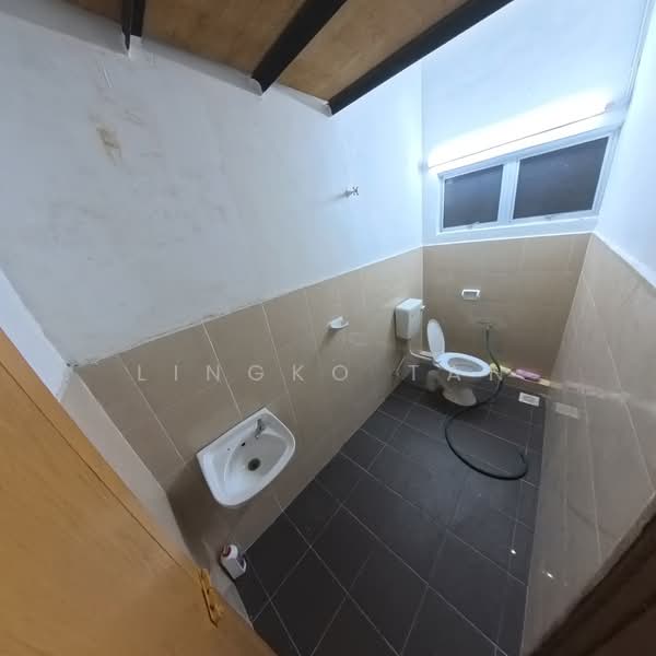Shop / Office for Rent in Manjung (Perak) - Lingko Tan - Bathroom - PropertyGuru.com.my