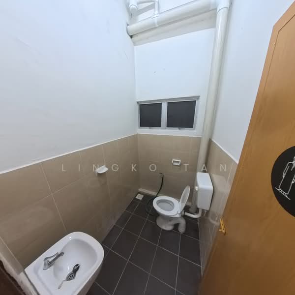 Shop / Office for Rent in Manjung (Perak) - Lingko Tan - Bathroom - PropertyGuru.com.my