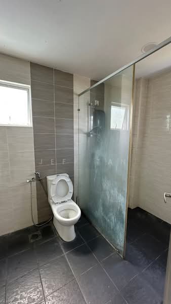 Kondominium untuk Disewa di Loyal Garden Residences - Jeff Tan - Bathroom - PropertyGuru.com.my