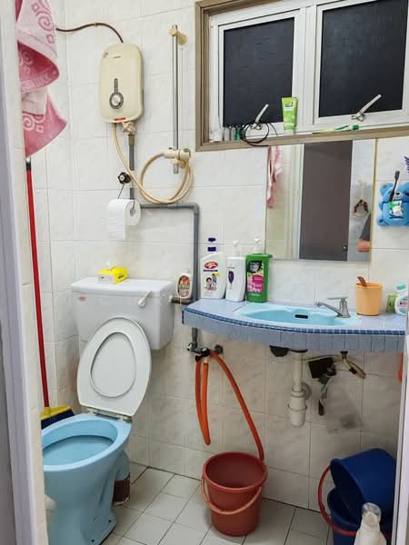 Apartment for Sale at Taman Lembah Maju - Chris Lee - Bathroom - PropertyGuru.com.my