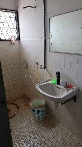 Pangsapuri untuk Dijual di Taman Megah Cheras Apartment - Elaine Yap - Bathroom - PropertyGuru.com.my