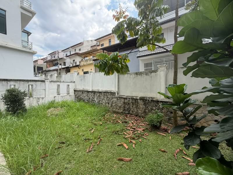 Rumah Teres untuk Dijual di Serdang (Seri Kembangan) - Leo Chin - Exterior - PropertyGuru.com.my