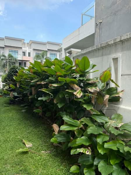Rumah Teres untuk Dijual di Serdang (Seri Kembangan) - Leo Chin - Exterior - PropertyGuru.com.my