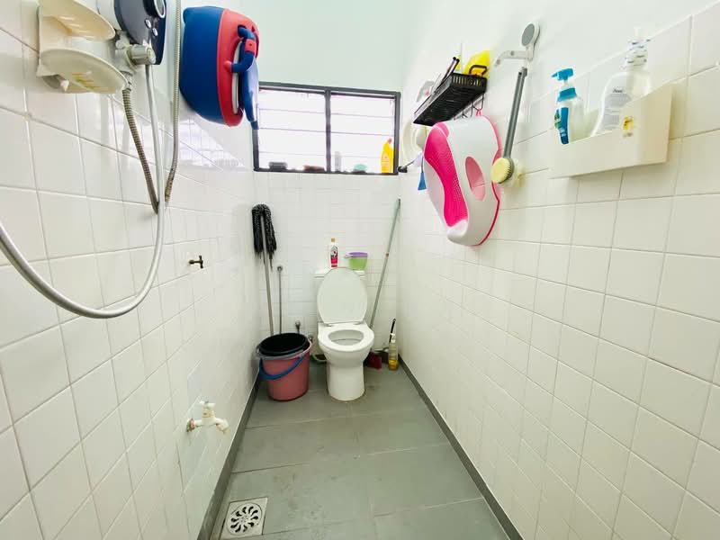 Rumah Teres untuk Dijual di Taman Selayang Utama (Selayang) - Muin Mn - Bathroom - PropertyGuru.com.my