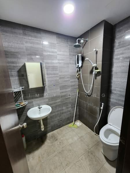 Servis Apartment untuk Dijual di Symphony Tower (Menara Simfoni) - Jimmy Chang - Bathroom - PropertyGuru.com.my