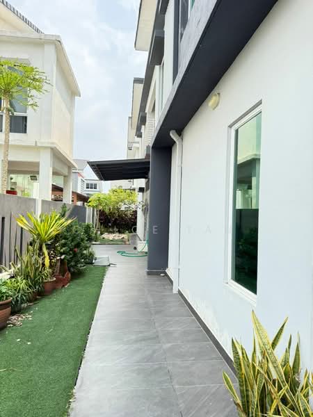 Bungalow for Sale in Bandar Parklands (Klang) - Chloe Tan - PropertyGuru.com.my