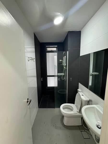 Servis Apartment untuk Disewa di Utropolis Suites 2 - Wei Kit - Bathroom - PropertyGuru.com.my