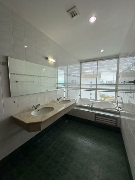 Condominium for Rent at Gurney Beach Resort - Xinnee . - Bathroom - PropertyGuru.com.my