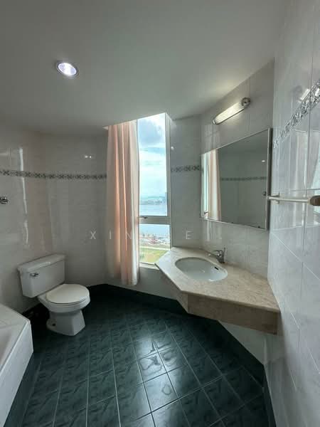Condominium for Rent at Gurney Beach Resort - Xinnee . - Bathroom - PropertyGuru.com.my