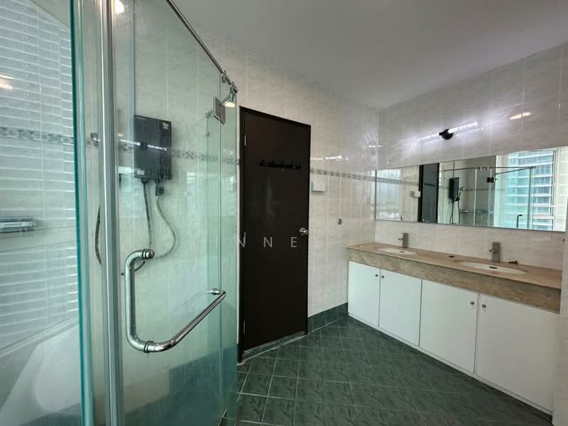 Kondominium untuk Disewa di Gurney Beach Resort - Xinnee . - Bathroom - PropertyGuru.com.my