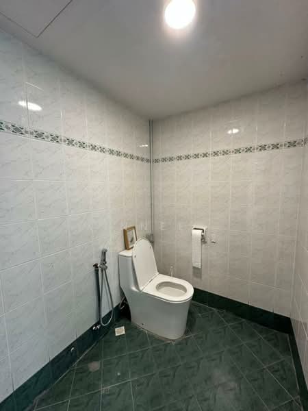Kondominium untuk Disewa di Gurney Beach Resort - Xinnee . - Bathroom - PropertyGuru.com.my