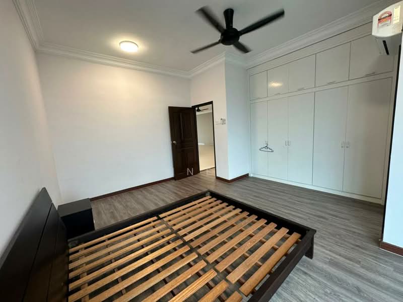 Kondominium untuk Disewa di Gurney Beach Resort - Xinnee . - Bedroom - PropertyGuru.com.my