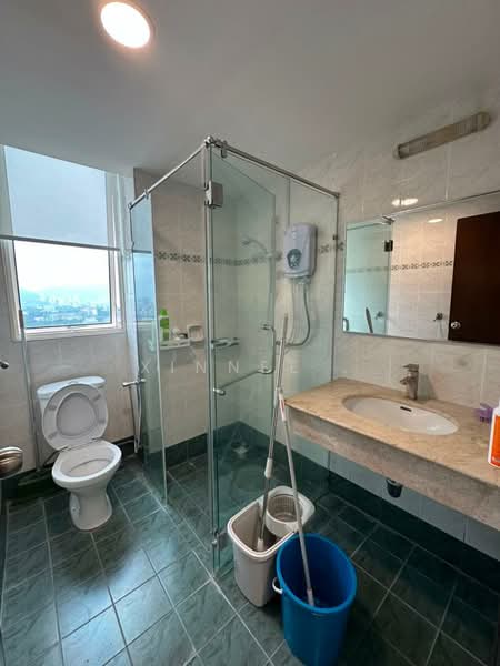 Kondominium untuk Disewa di Gurney Beach Resort - Xinnee . - Bathroom - PropertyGuru.com.my