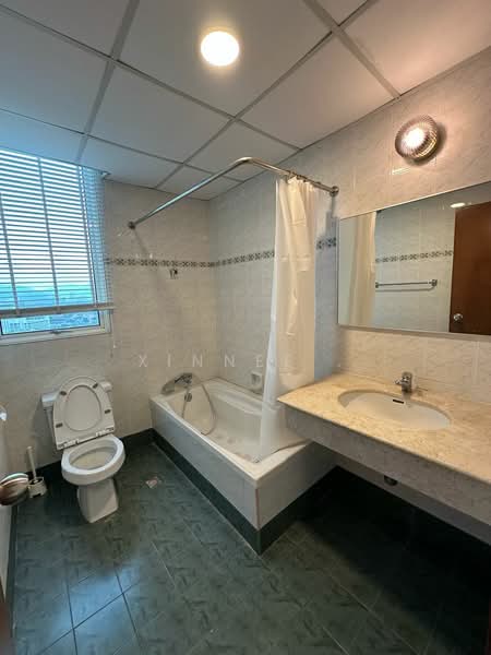 Condominium for Rent at Gurney Beach Resort - Xinnee . - Bathroom - PropertyGuru.com.my