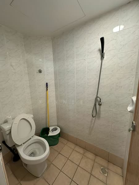 Condominium for Rent at Gurney Beach Resort - Xinnee . - Bathroom - PropertyGuru.com.my