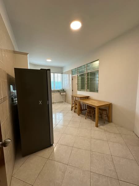 Condominium for Rent at Gurney Beach Resort - Xinnee . - Kitchen - PropertyGuru.com.my