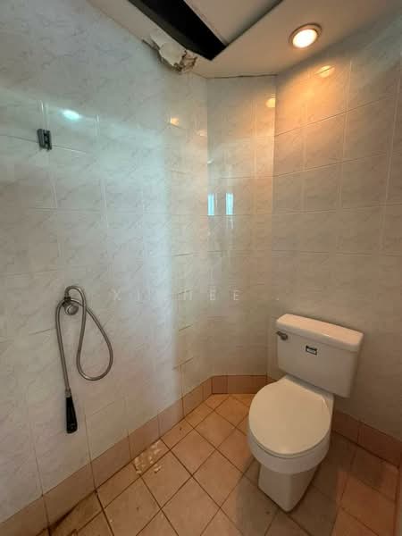 Condominium for Rent at Gurney Beach Resort - Xinnee . - Bathroom - PropertyGuru.com.my