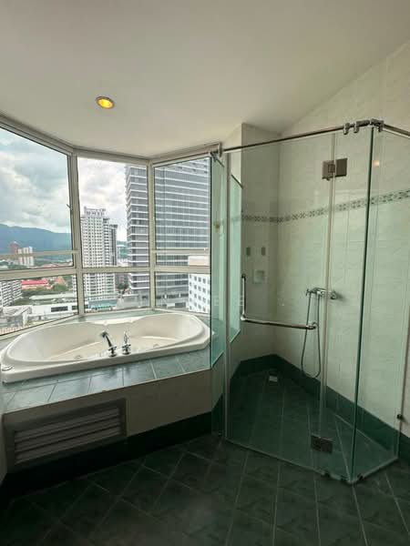Condominium for Rent at Gurney Beach Resort - Xinnee . - Bathroom - PropertyGuru.com.my