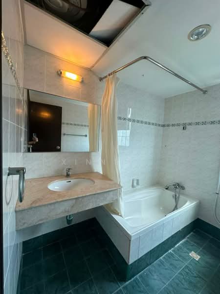 Condominium for Rent at Gurney Beach Resort - Xinnee . - Bathroom - PropertyGuru.com.my